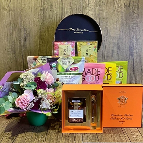 MD-HA16 Reign Deluxe XO Sauce and Sencha Hamper